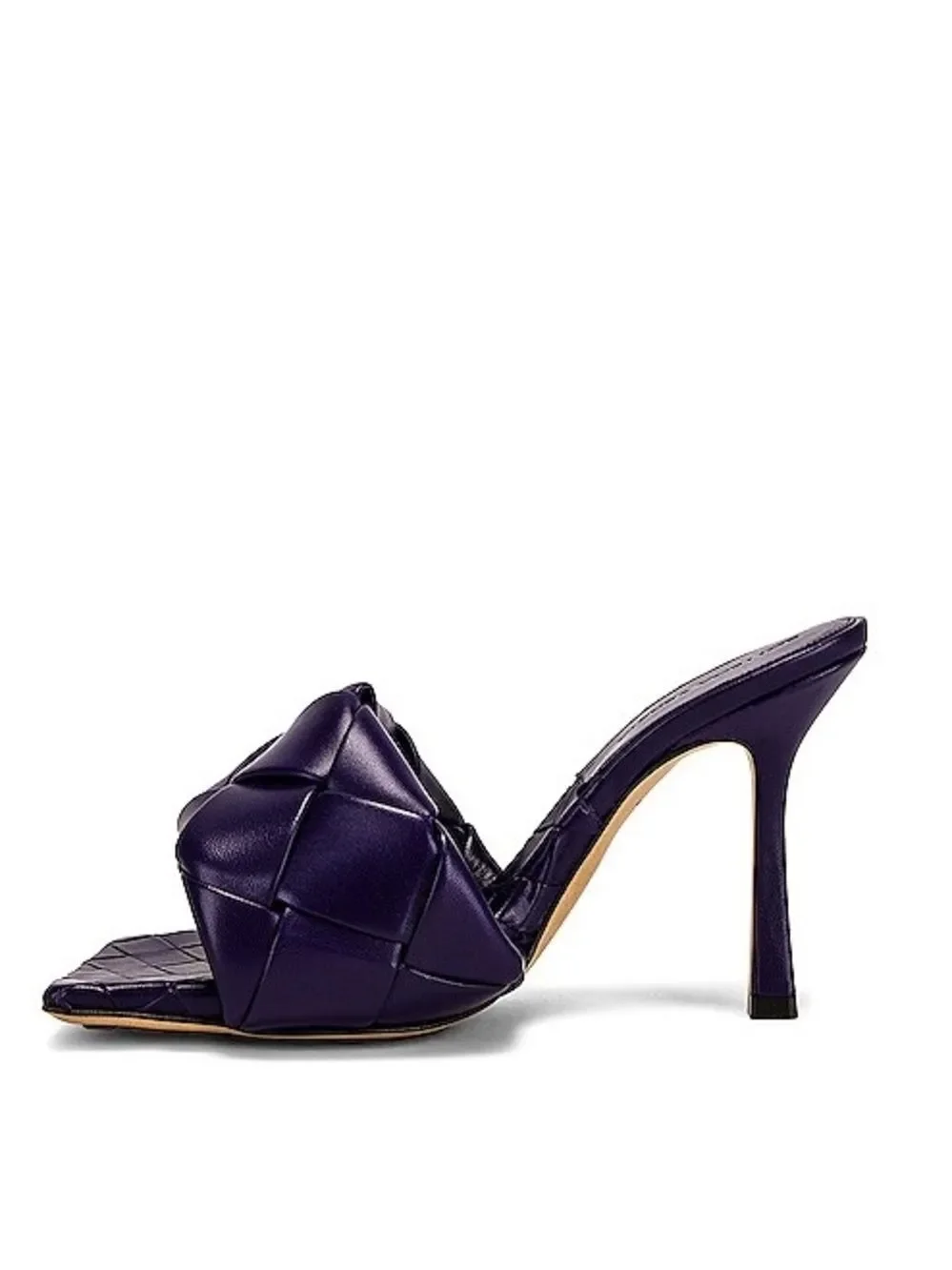 Bottega Veneta questions leave